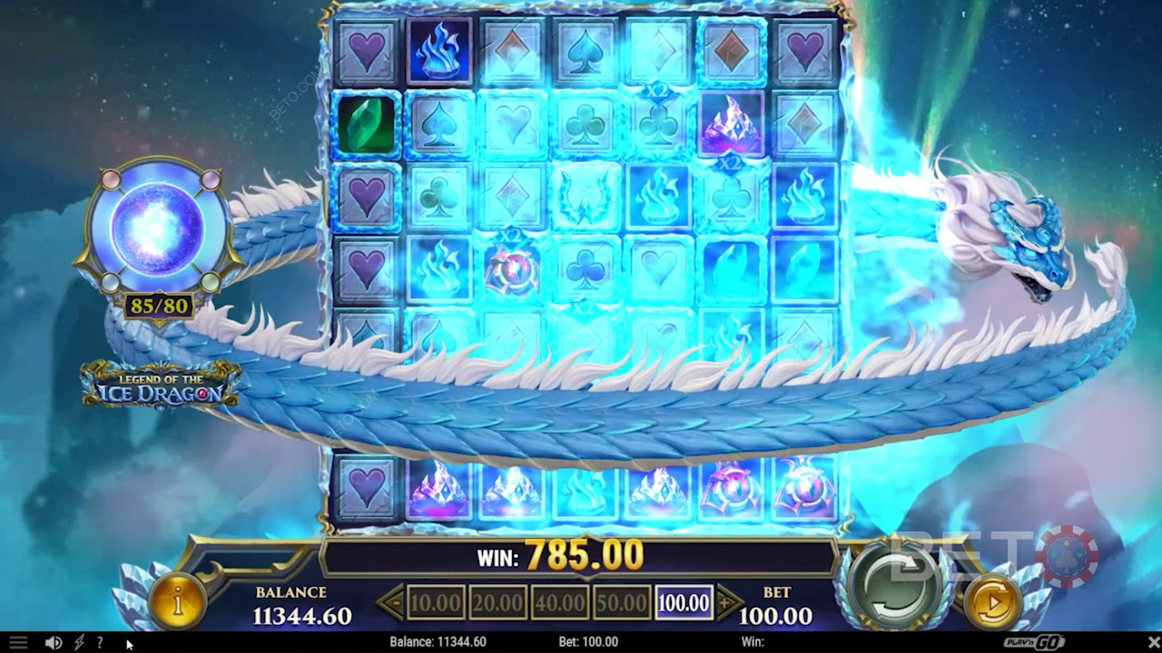 Käivitage Dragon Blast, kui kogute 80 võidusümbolit slotis Legend of the Ice Dragon.